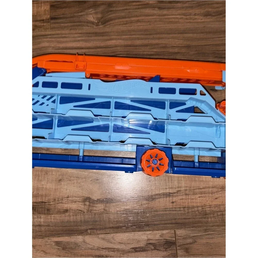 Hot Wheels transformable hauler